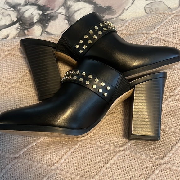 Brand new without box Michael Kors miles, size 7. - Picture 2 of 3